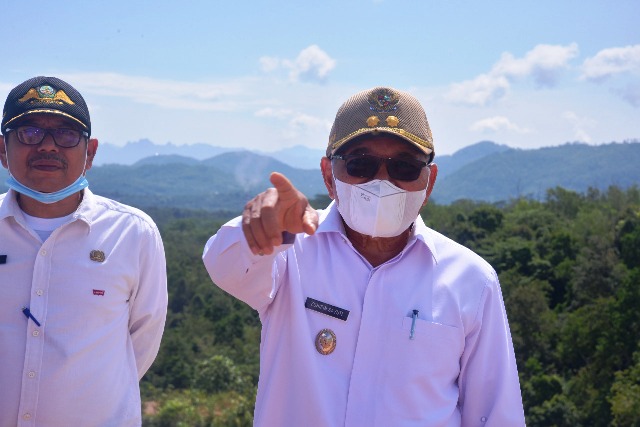 Wakil Walikota Sawahlunto Zohirin Sayuti Meninjau Lokasi Peletakan Batu Pertama PSDKU di Sawahlunto, Rabu (9/6)